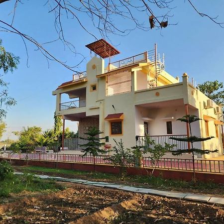 Farmhouse Close To Nature - Kesari Farm Gandhinagar Ngoại thất bức ảnh