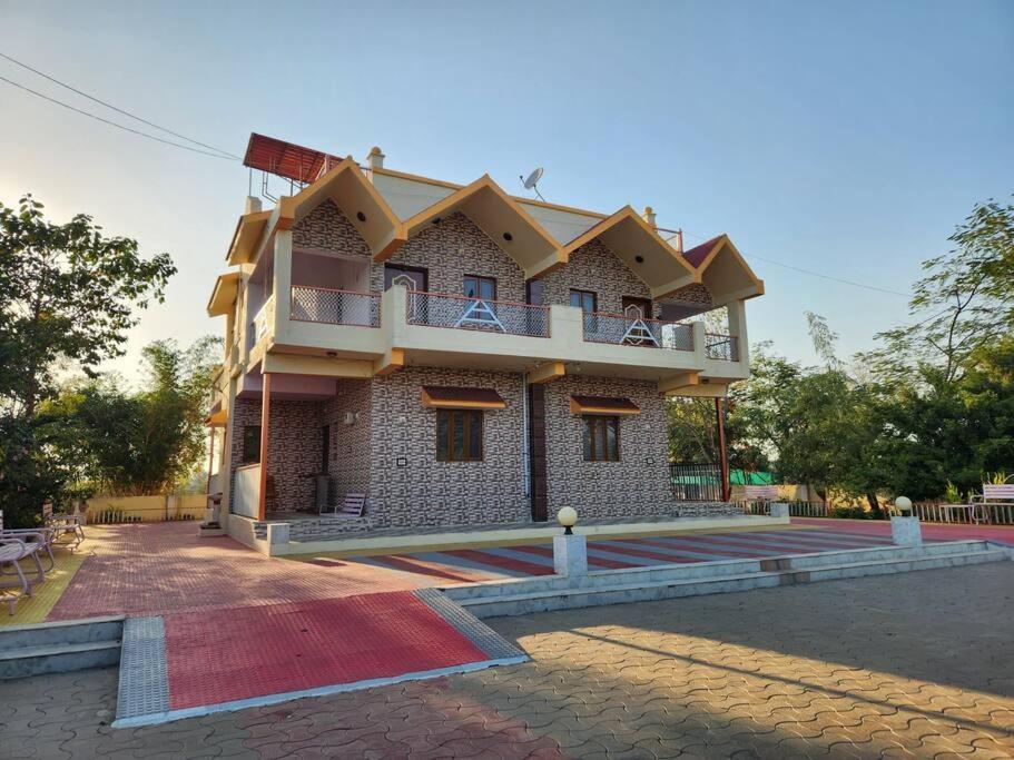 Farmhouse Close To Nature - Kesari Farm Gandhinagar Ngoại thất bức ảnh